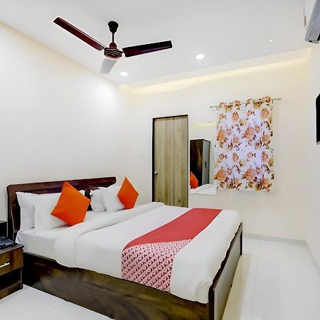 Hotel Blue Leaf Rajkot Luaran gambar