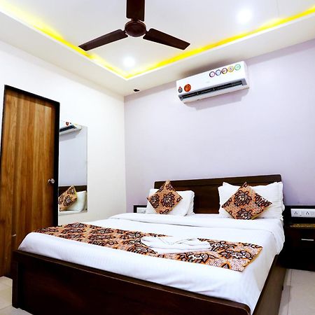 Hotel Blue Leaf Rajkot Luaran gambar