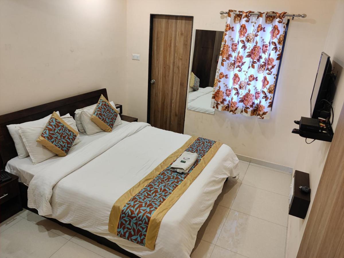 Hotel Blue Leaf Rajkot Luaran gambar