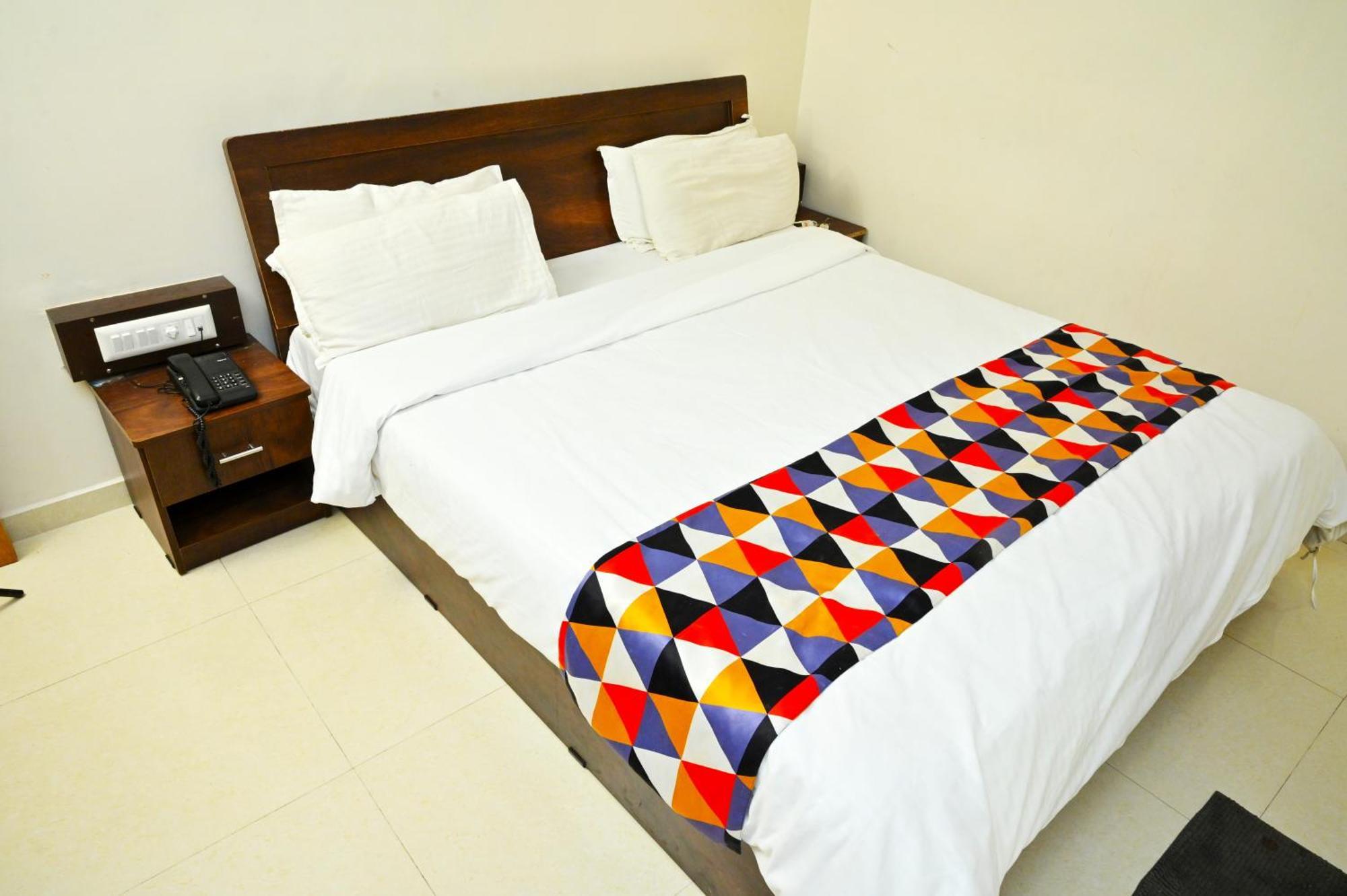 Hotel Blue Leaf Rajkot Luaran gambar