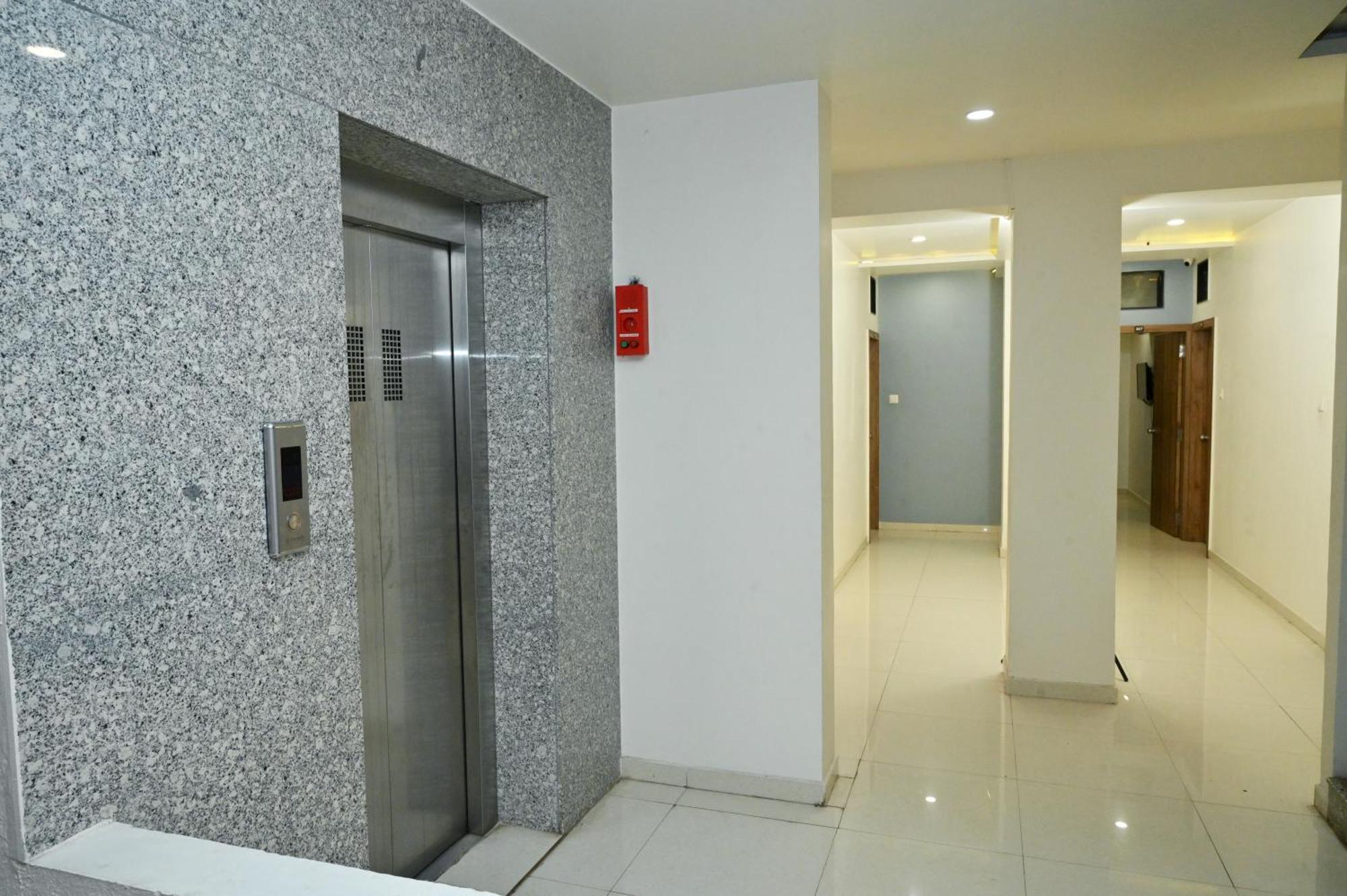Hotel Blue Leaf Rajkot Luaran gambar