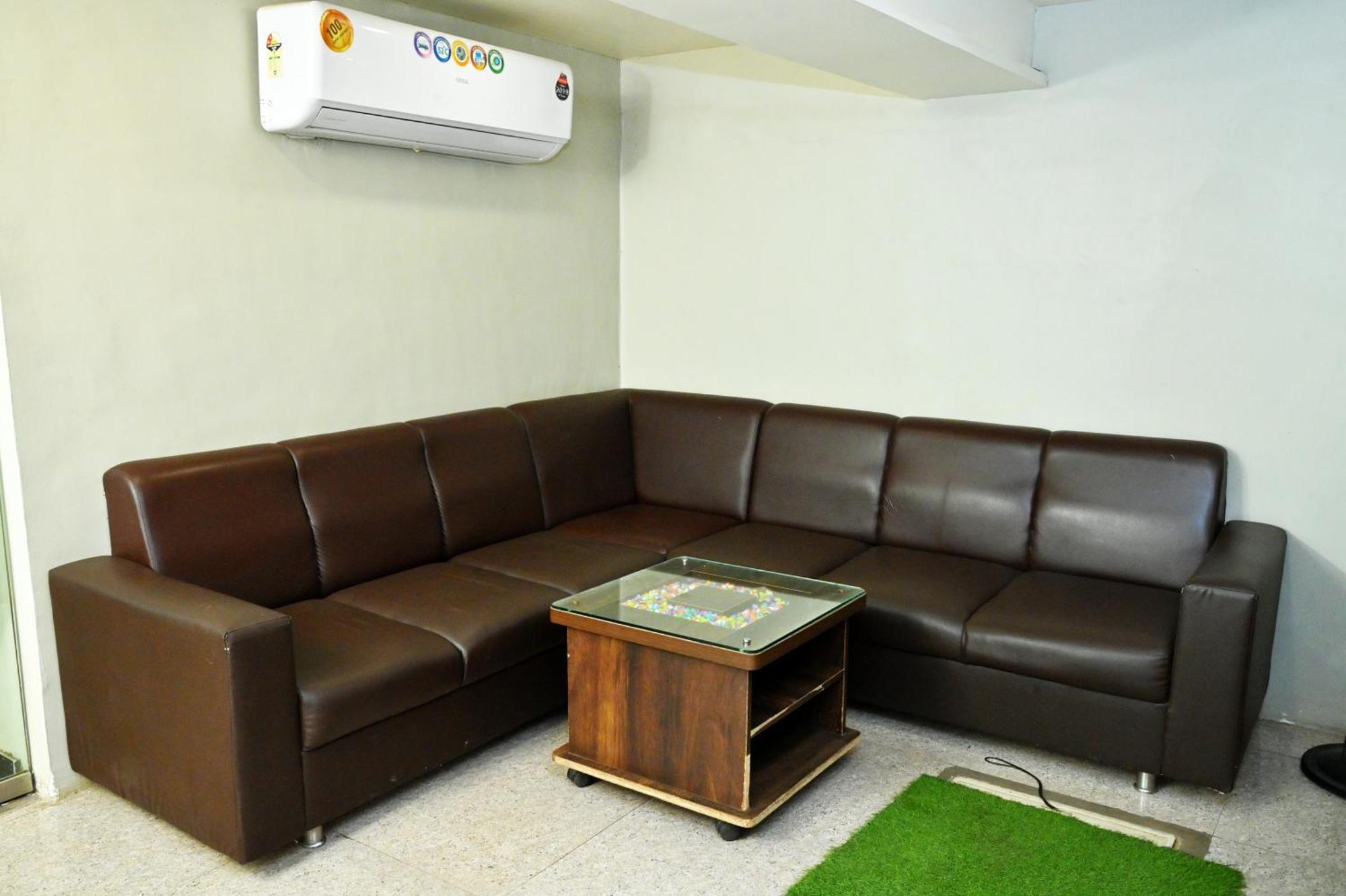 Hotel Blue Leaf Rajkot Luaran gambar