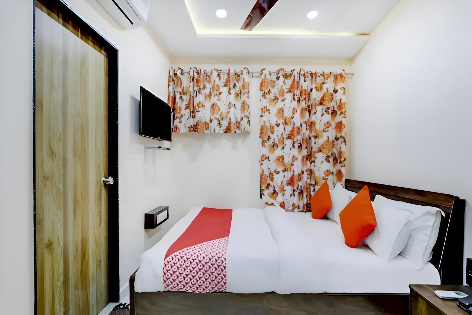 Hotel Blue Leaf Rajkot Luaran gambar