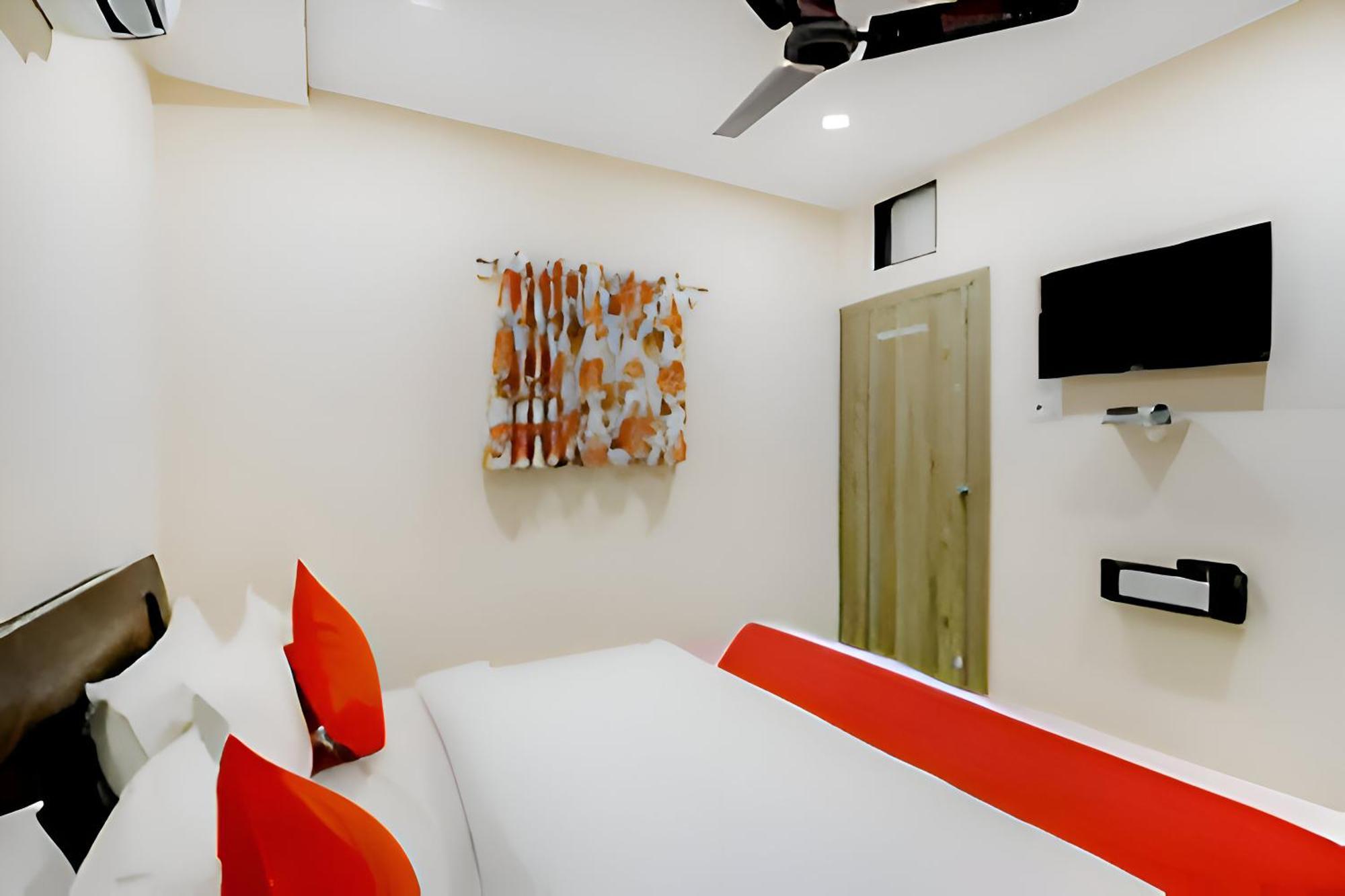 Hotel Blue Leaf Rajkot Luaran gambar