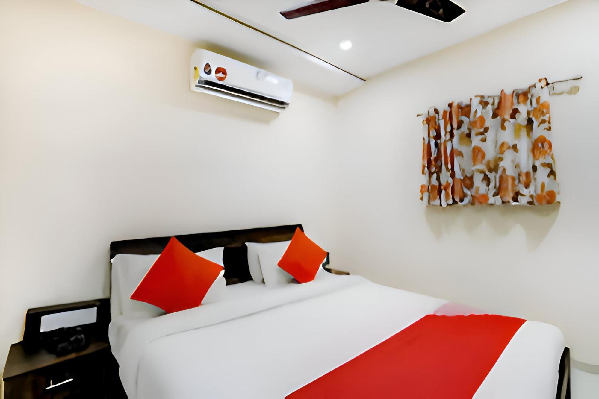 Hotel Blue Leaf Rajkot Luaran gambar