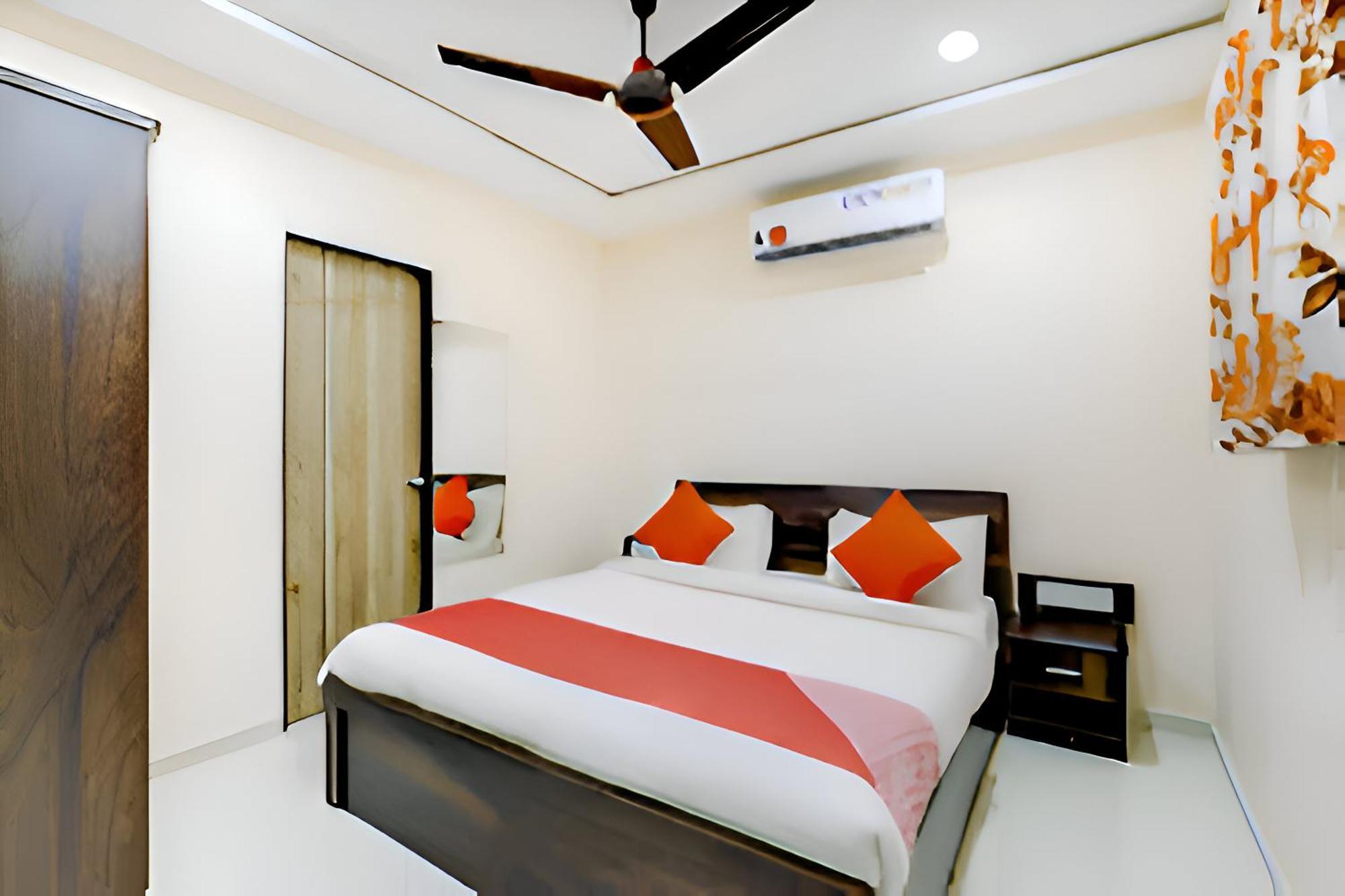 Hotel Blue Leaf Rajkot Luaran gambar