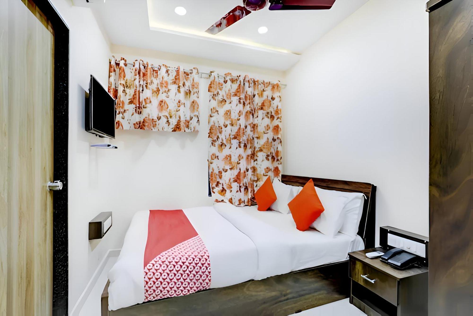 Hotel Blue Leaf Rajkot Luaran gambar