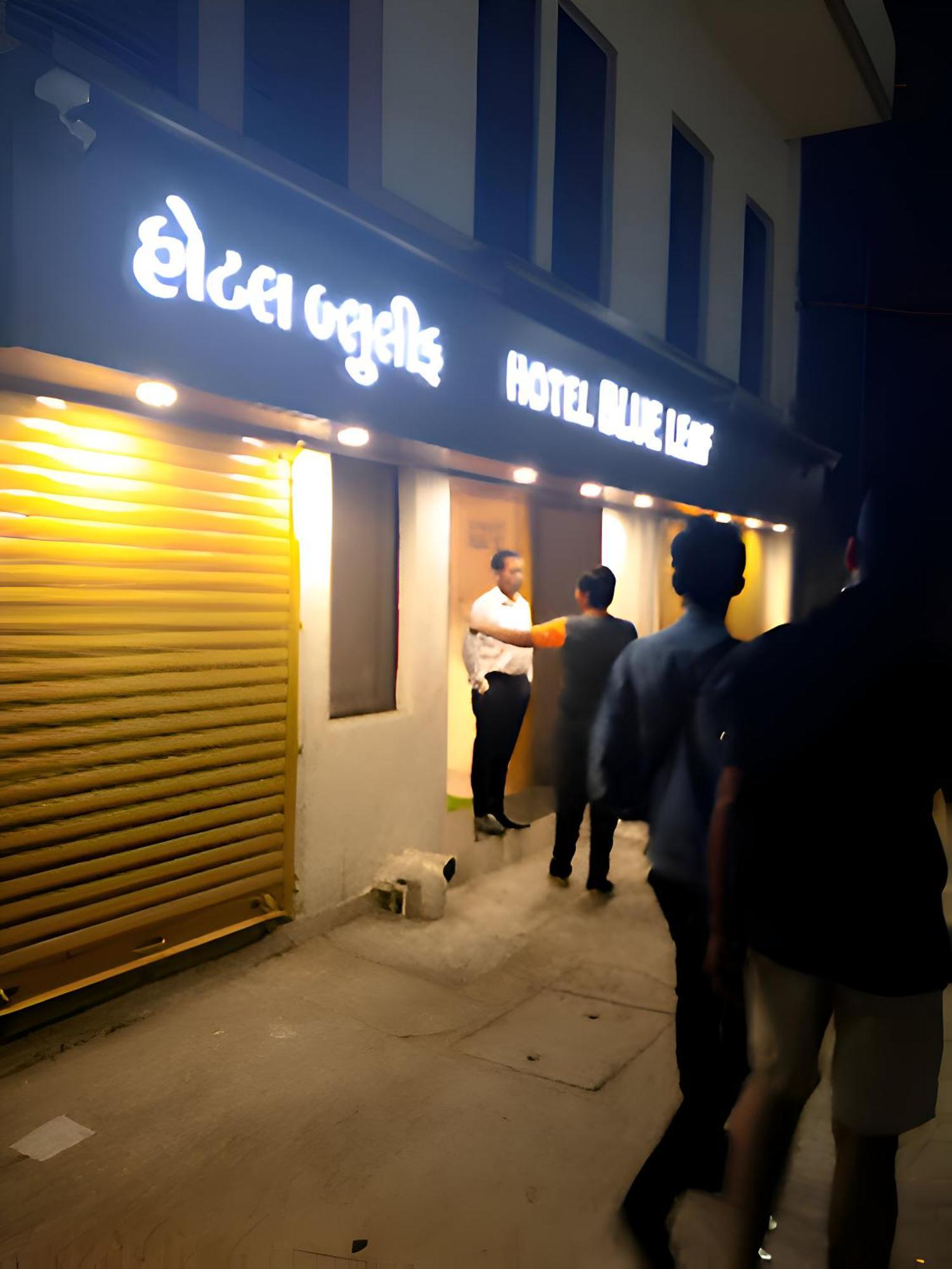 Hotel Blue Leaf Rajkot Luaran gambar