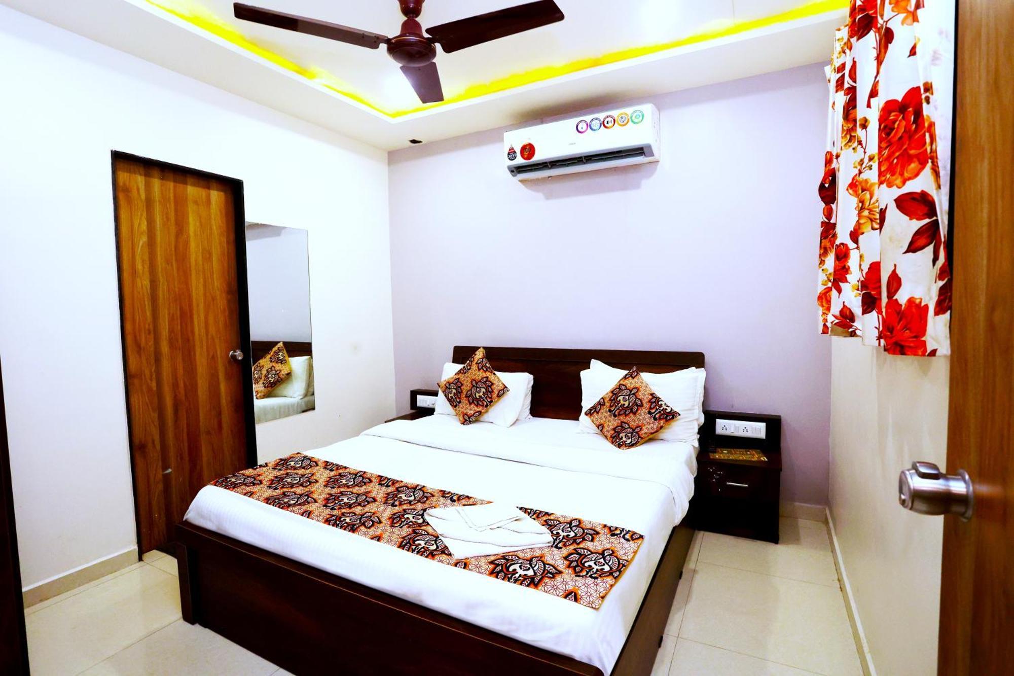 Hotel Blue Leaf Rajkot Luaran gambar