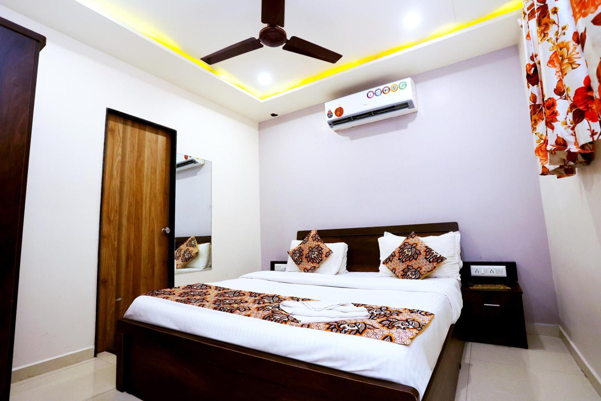 Hotel Blue Leaf Rajkot Luaran gambar
