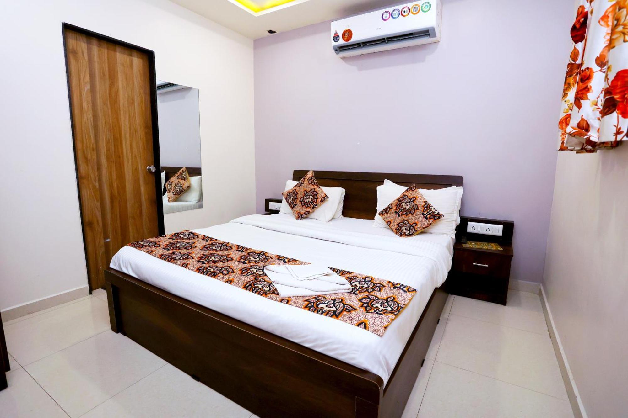 Hotel Blue Leaf Rajkot Luaran gambar
